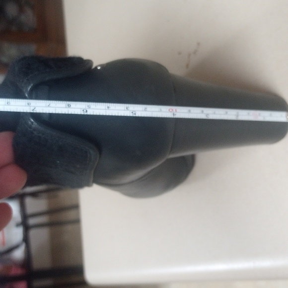 UGG Leather Bootie - Picture 4 of 4